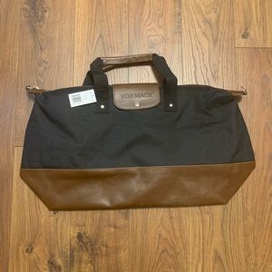 NWT Von Maur Classic Weekender Bag